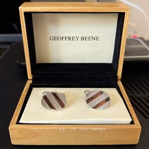 Geoffrey Beene silver tone cuff links